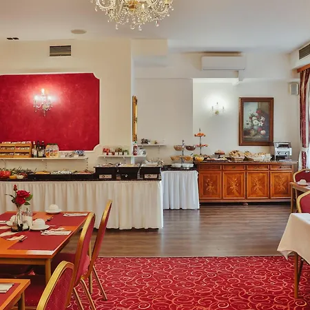 Savoy מלון 4*